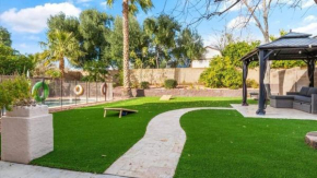 Beautiful Glendale Home with Pool Spa Games